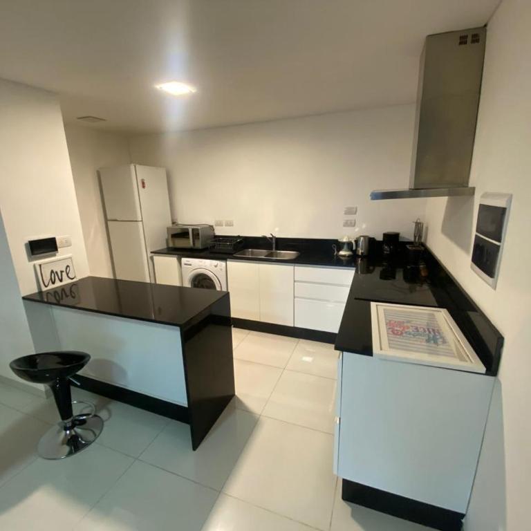 Departamento amplio con cochera, Av Sarmiento 645 - One-Bedroom Apartment - 4