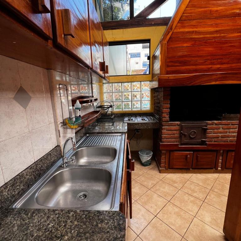 Casa con piscina en el centro - Four-Bedroom House - 2