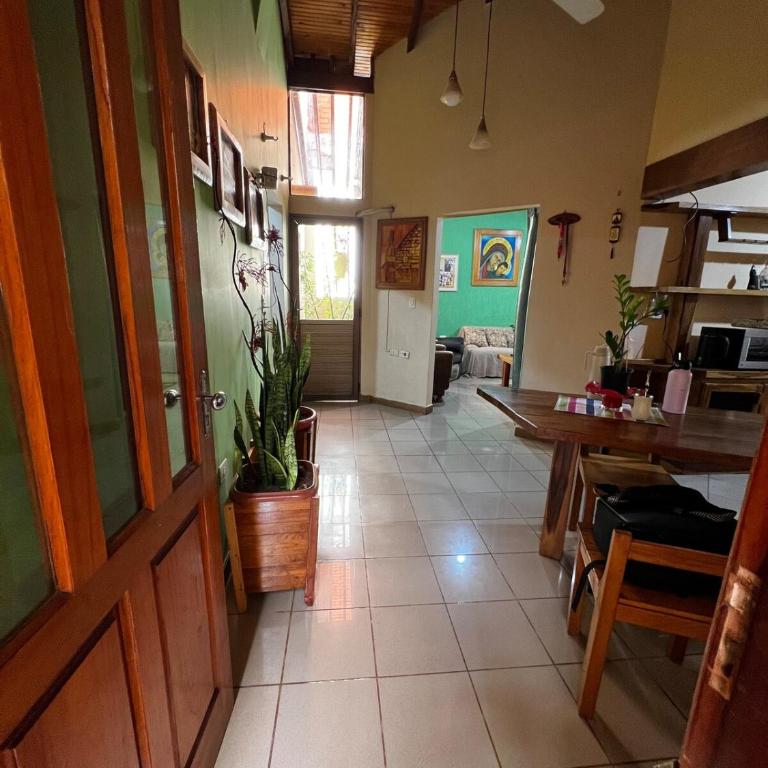 Casa con piscina en el centro - Four-Bedroom House - 24