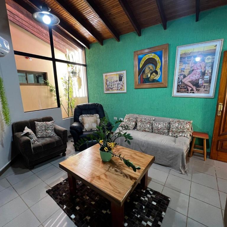 Casa con piscina en el centro - Four-Bedroom House - 34