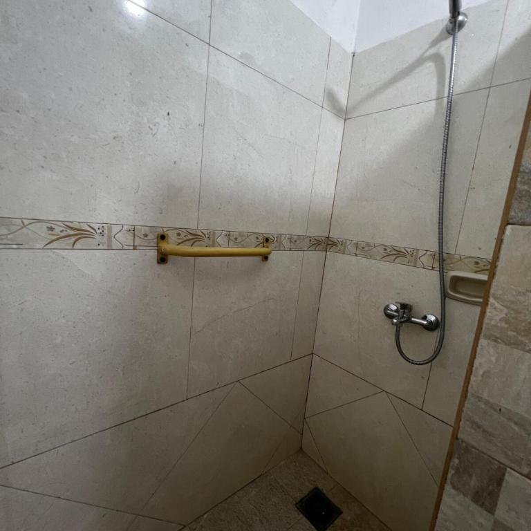 Casa con piscina en el centro - Four-Bedroom House - 36