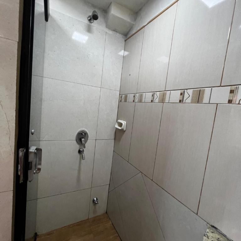 Casa con piscina en el centro - Four-Bedroom House - 37