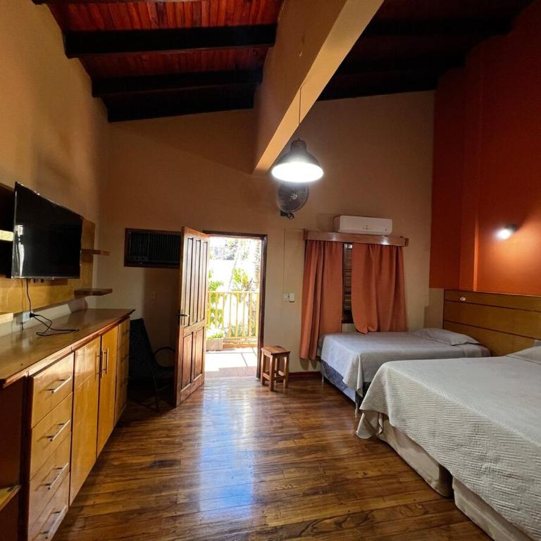 Casa con piscina en el centro - Four-Bedroom House - 42