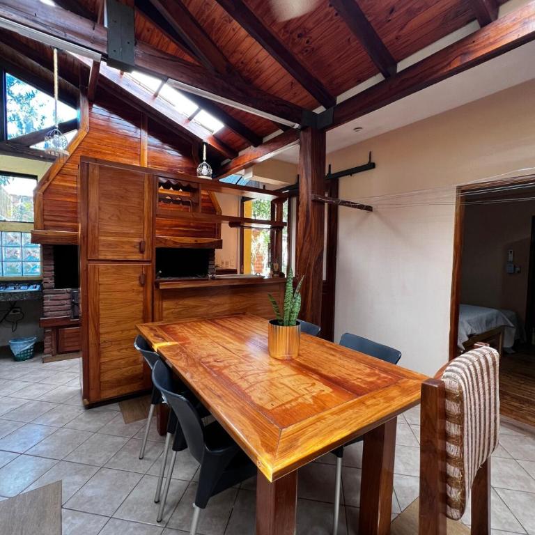 Casa con piscina en el centro - Four-Bedroom House - 45