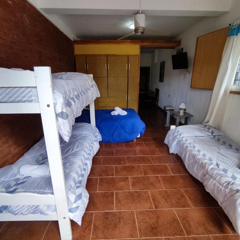 En Esta Tierra Complejo de cabañas de 1 2 o 3 ambientes - Apartamento Estudio con cama grande - 9