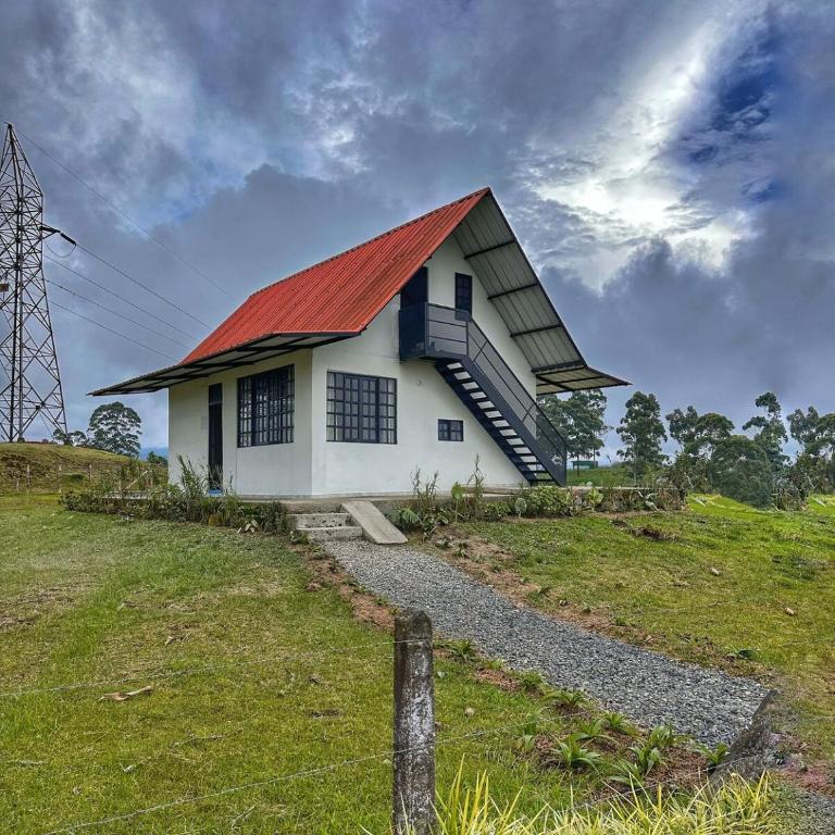 Cabaña Campestre en el Corazón del Eje Cafetero - Three-Bedroom Chalet - 12