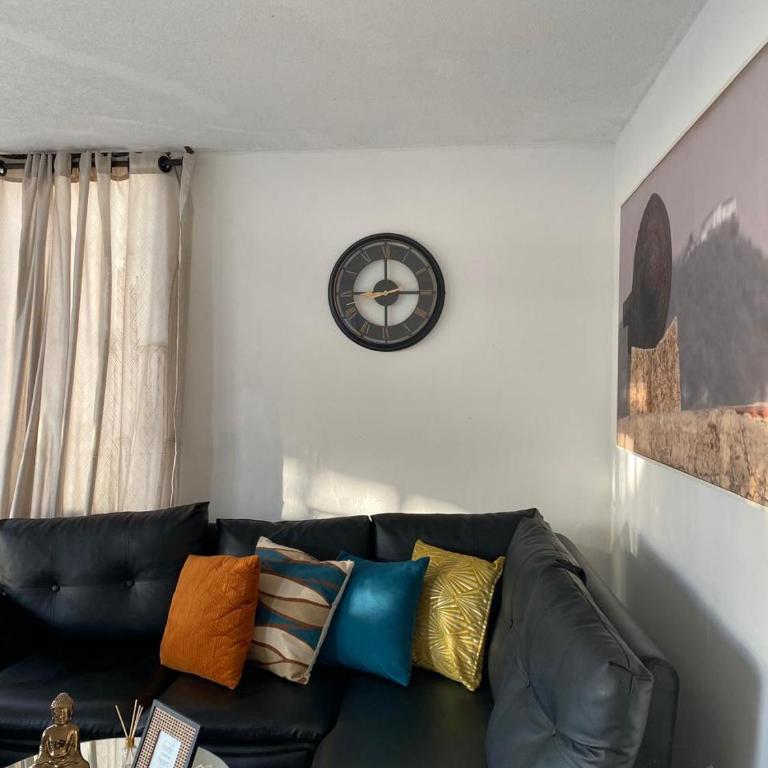 White House - Three-Bedroom Apartment - 5