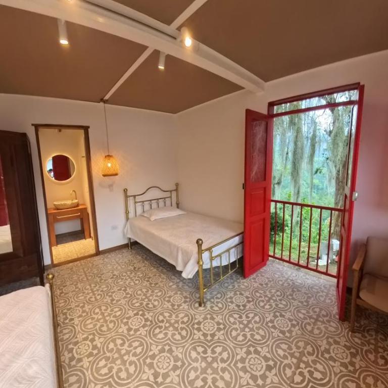 Hacienda Santa Bárbara Coffee Farm - Family Room with Private Bathroom - 2