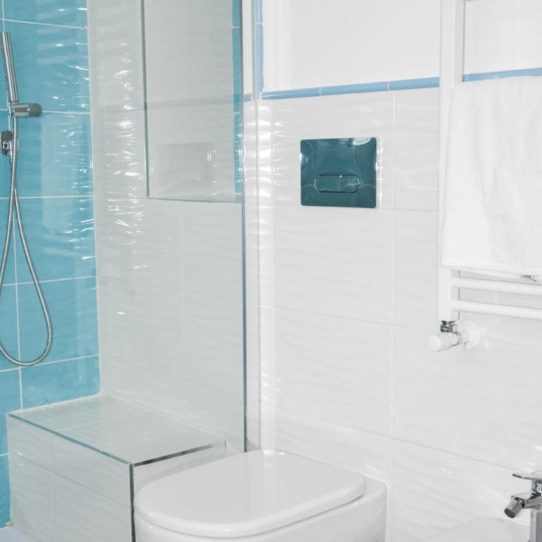 Foresteria del Genio - Luxury Suites & Urban Spa - Comfort Triple Room with Shower - 8
