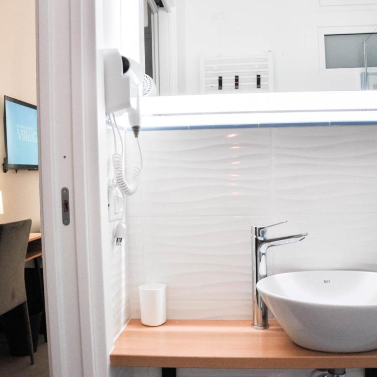 Foresteria del Genio - Luxury Suites & Urban Spa - Comfort Triple Room with Shower - 9