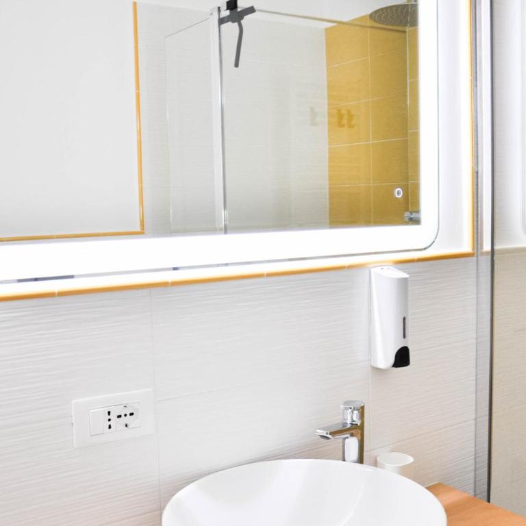 Foresteria del Genio - Luxury Suites & Urban Spa - Comfort Triple Room with Shower - 10