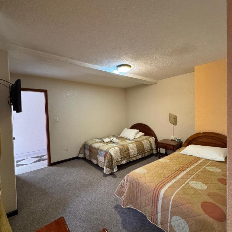 Royal Ruiz - Twin Room - 3