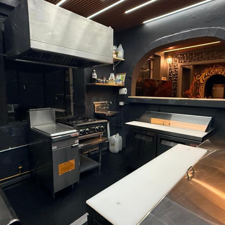 Stylish Loft in Roma Sur Walk to Cafés & Metro - One-Bedroom Apartment - 49