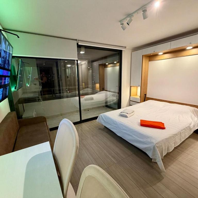 A pasos de Irarrázaval, AC, vista Andes, piscina rooftop - One-Bedroom Apartment - 2