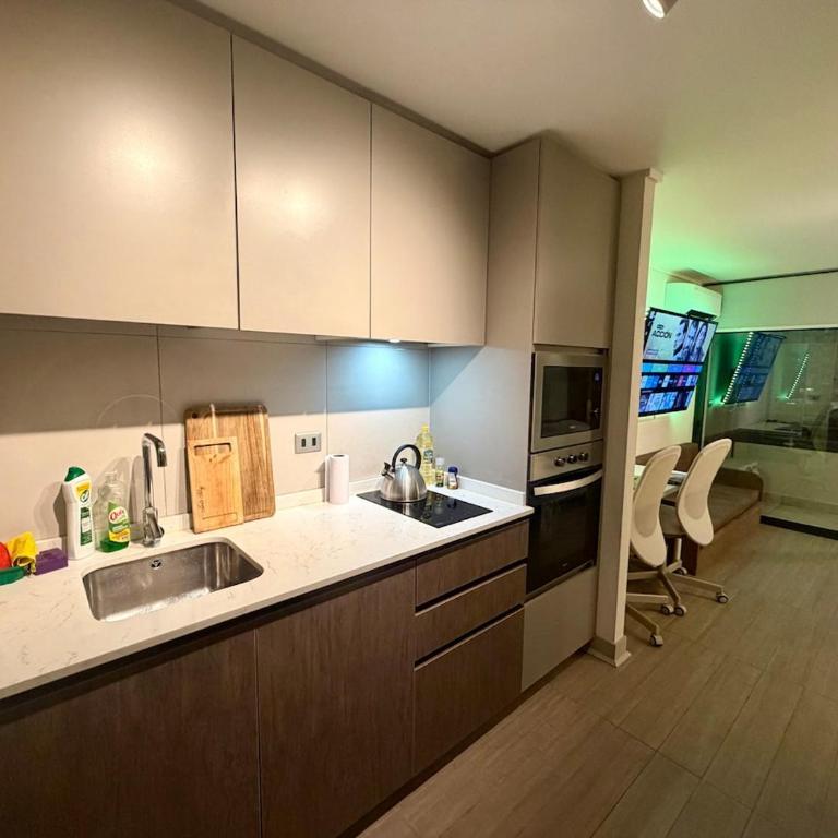 A pasos de Irarrázaval, AC, vista Andes, piscina rooftop - One-Bedroom Apartment - 39