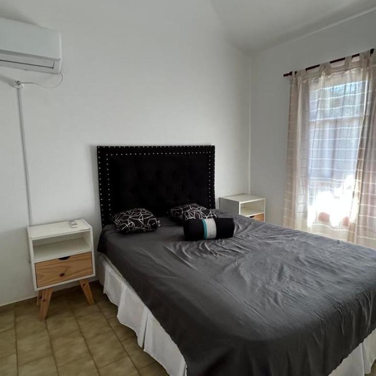 Casa con Pileta y Departamento independiente para 12 a 14 Personas - Villa - 7