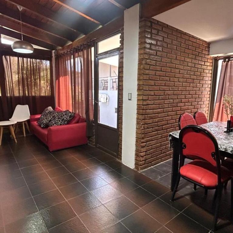 Casa con Pileta y Departamento independiente para 12 a 14 Personas - Villa - 16