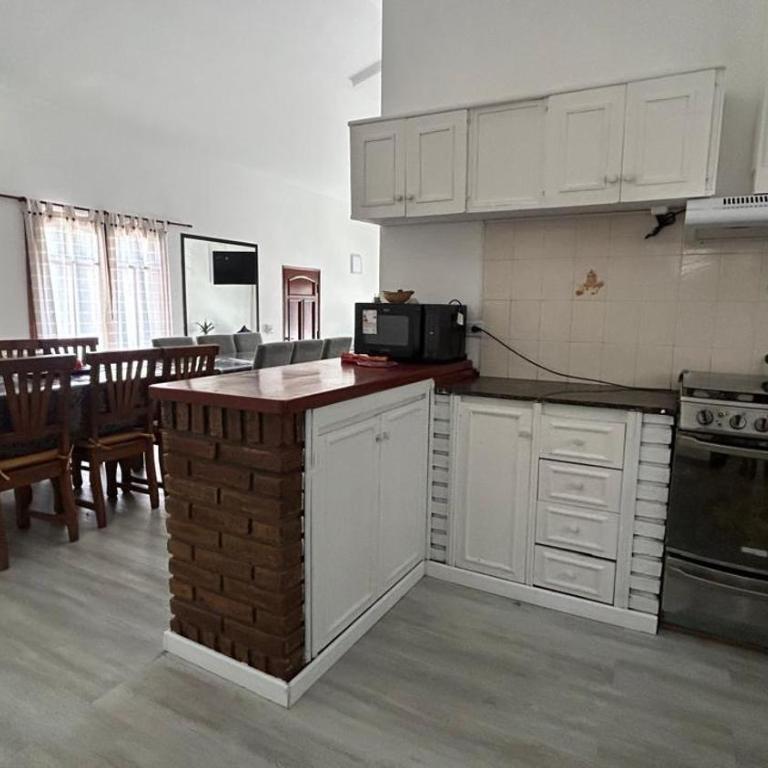 Casa con Pileta y Departamento independiente para 12 a 14 Personas - Villa - 19