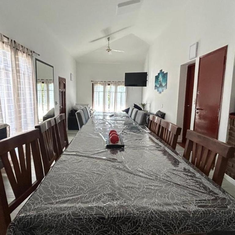 Casa con Pileta y Departamento independiente para 12 a 14 Personas - Villa - 20