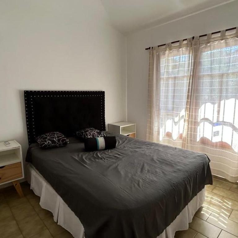 Casa con Pileta y Departamento independiente para 12 a 14 Personas - Villa - 27