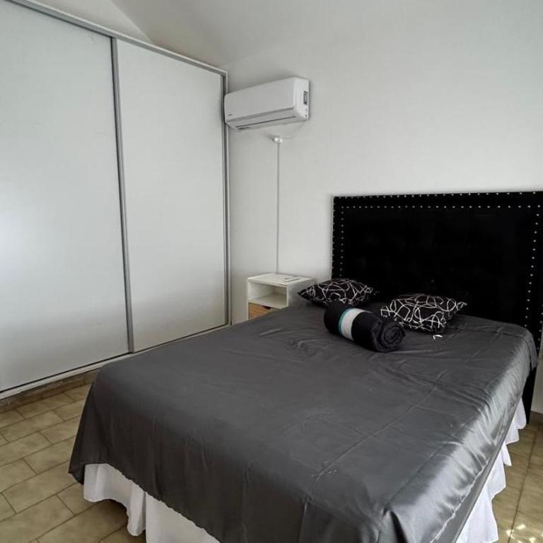 Casa con Pileta y Departamento independiente para 12 a 14 Personas - Villa - 34