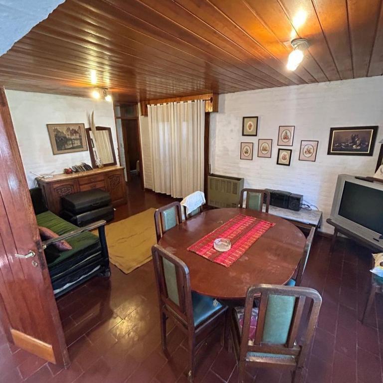 Casa para 10 en Punta Mogotes Parrilla Cochera A 4 cuadras del mar - Four-Bedroom Vacation Home - 10