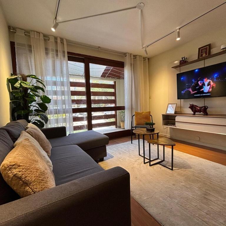 Céntrico y exclusivo Depto en 1re piso en Chiclayo - Three-Bedroom Apartment - 11