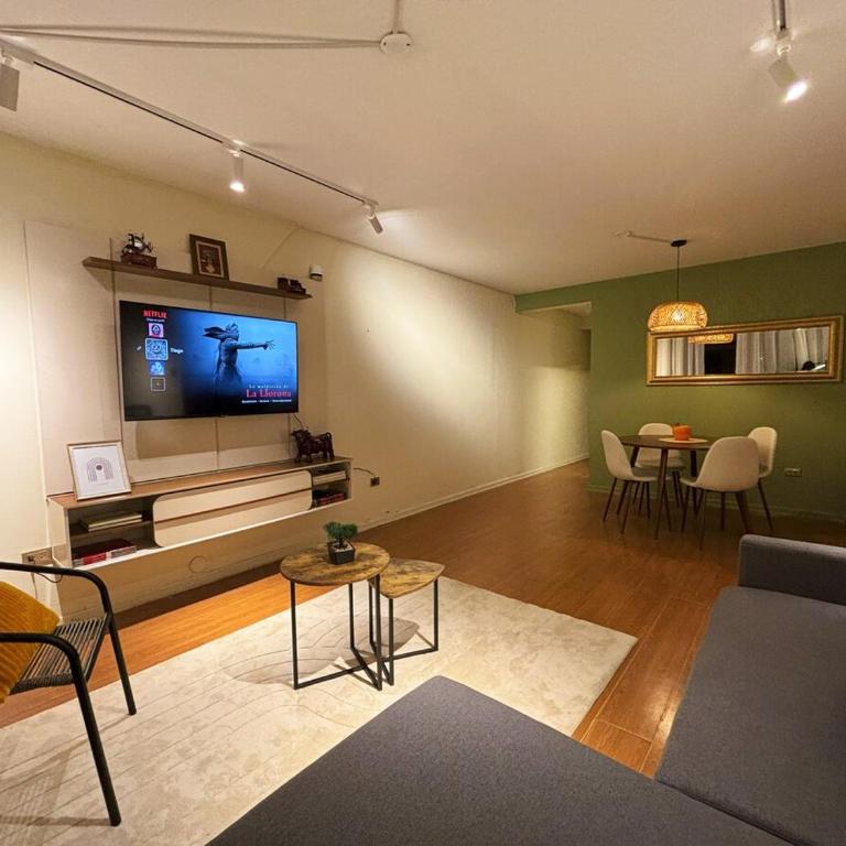 Céntrico y exclusivo Depto en 1re piso en Chiclayo - Three-Bedroom Apartment - 16
