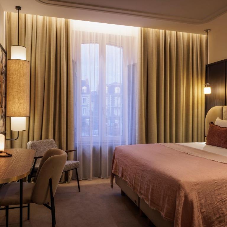 Grand Hotel de Courtoisville - Chambre Double Supérieure - 3