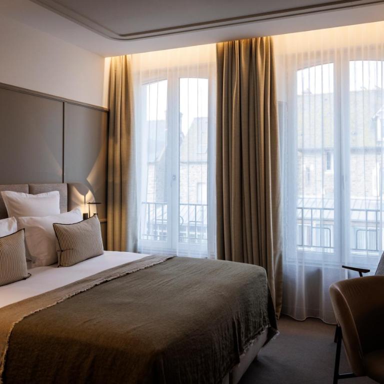 Grand Hotel de Courtoisville - Chambre Double Deluxe - 1