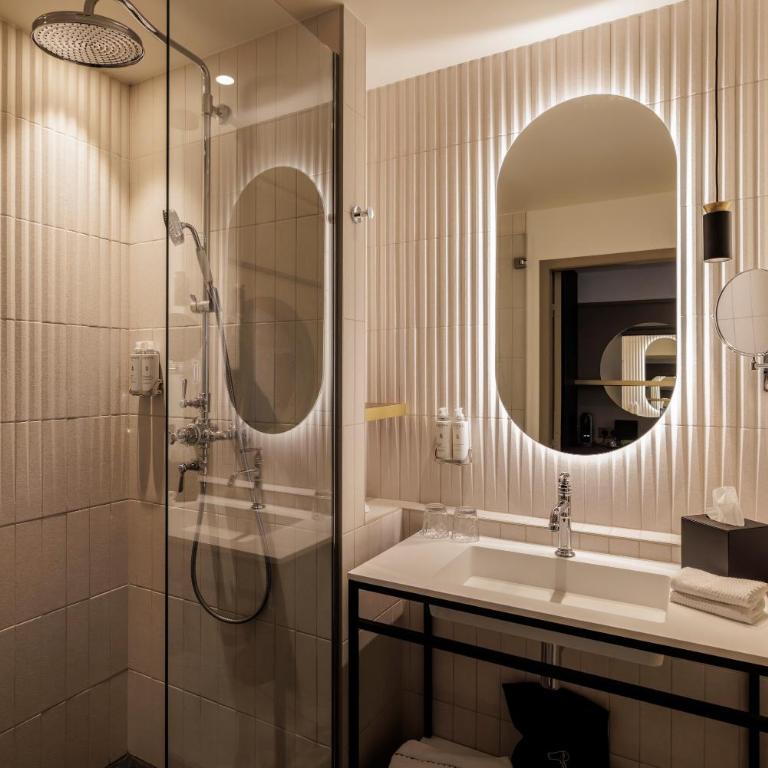 Grand Hotel de Courtoisville - Chambre Double Deluxe - 4