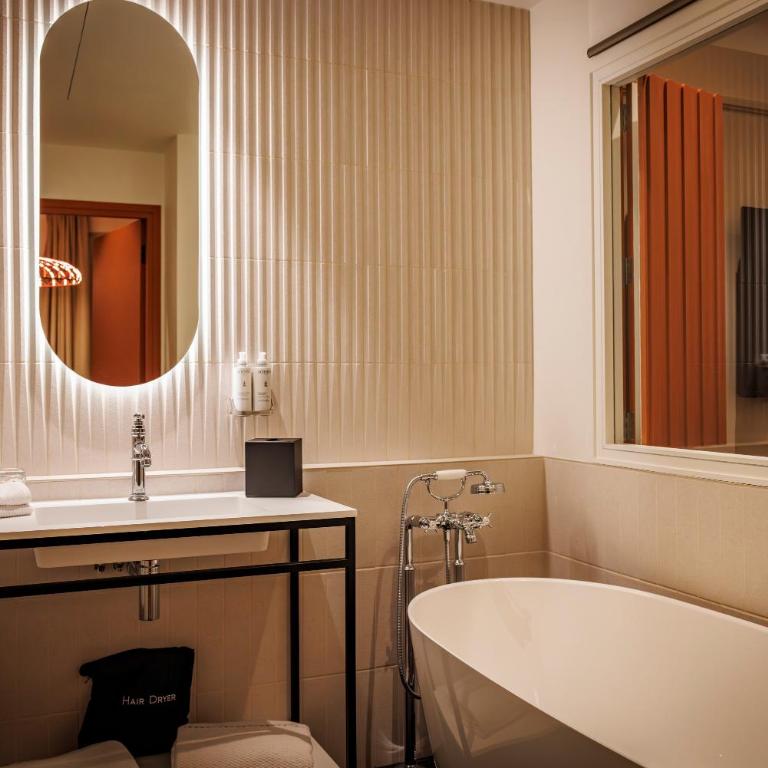 Grand Hotel de Courtoisville - Suite - 1