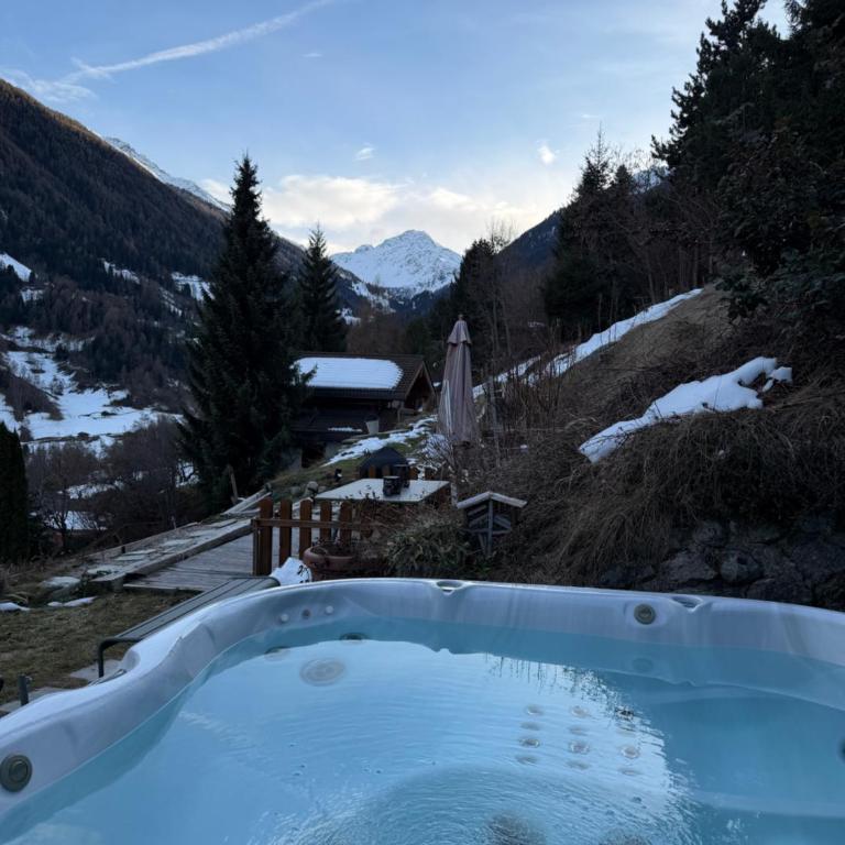 Chalet Opalpin Lodge & Spa, vue montagne et jacuzzi - Chalet - 15
