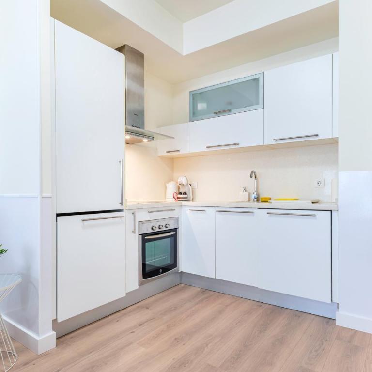 Beach, History and Center in one - Two-Bedroom Apartment - 2