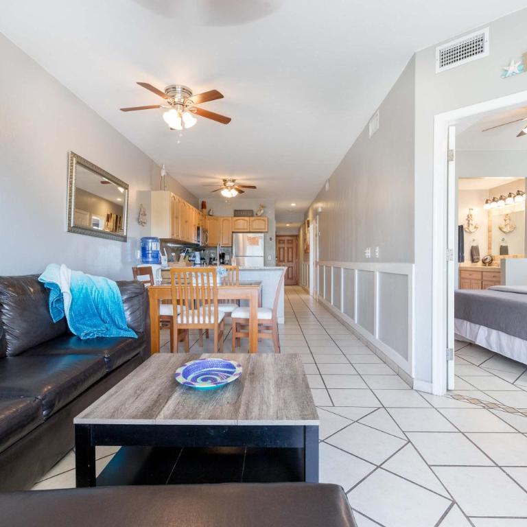 Sandy Beach Getaway in Casa Blanca Golf Villas - Apartment - 10