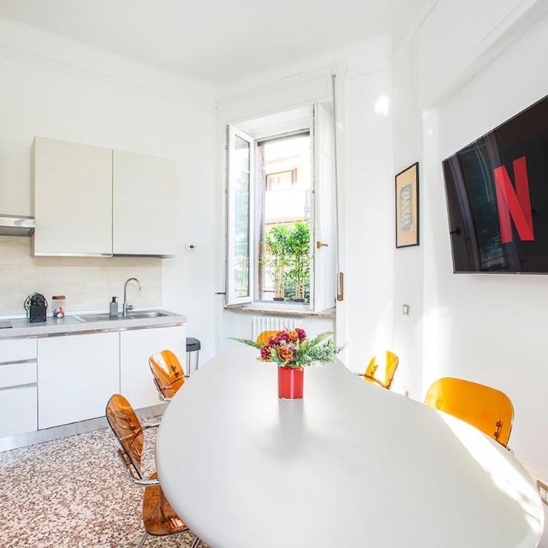 Spacious Near the City Centre,Sleeps 6 - Two-Bedroom Apartment - 3