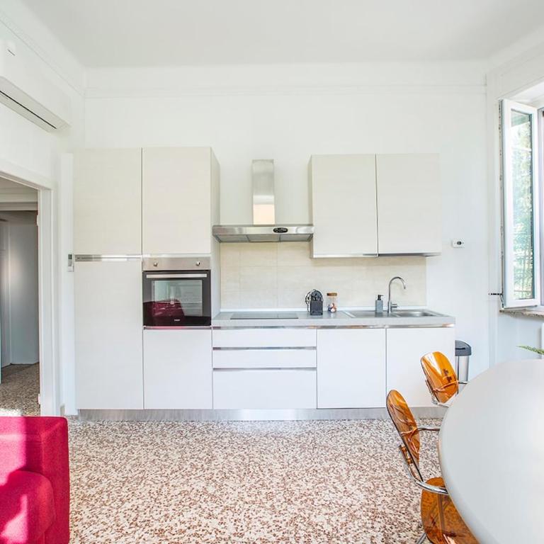 Spacious Near the City Centre,Sleeps 6 - Two-Bedroom Apartment - 5