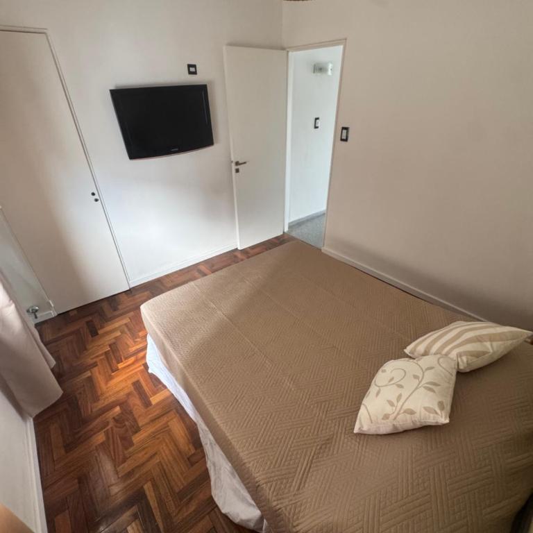 Departamento luminoso en zona guemes a pasos del mar - Two-Bedroom Apartment with Balcony - 7