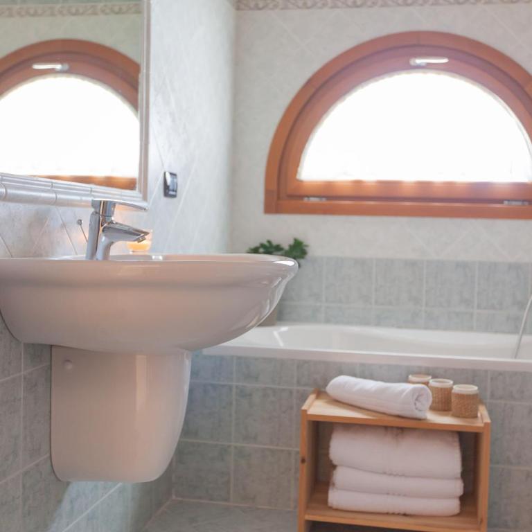 Residence Hotel Raggio Di Luce - Appartamento Deluxe con 2 Camere da Letto e Balcone - 5