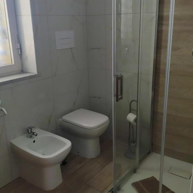 FONDO VERSACE - Camera Matrimoniale con Bagno Privato - 3