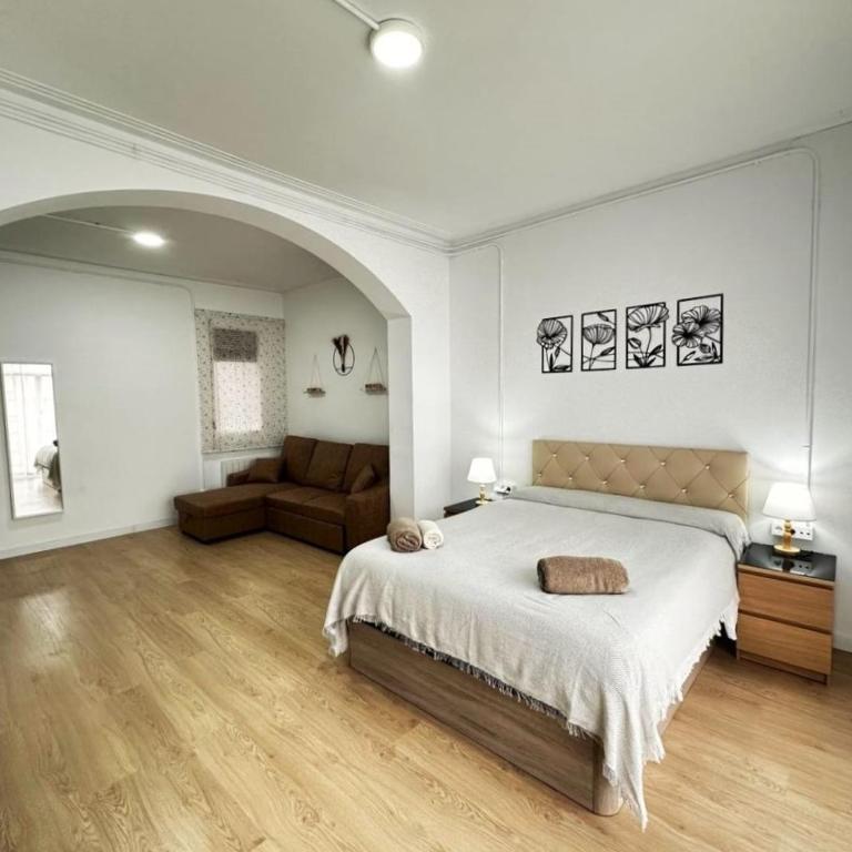 Habitaciones en la calle N Roger - Quadruple Room with Shared Bathroom - 3