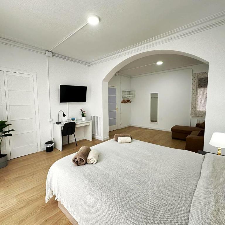 Habitaciones en la calle N Roger - Quadruple Room with Shared Bathroom - 4