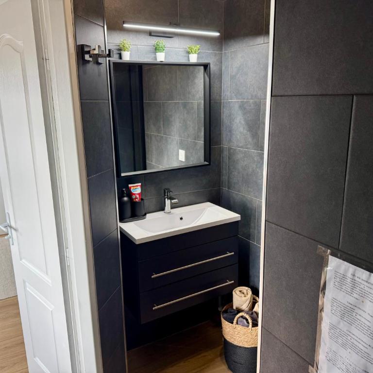 Studio Trinité - Quartier des Carmes - One-Bedroom Apartment - 10