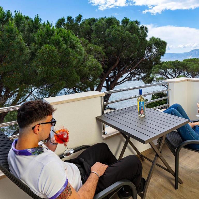 Blue Bay rooms - Camera Matrimoniale con Balcone e Vista Mare - 9
