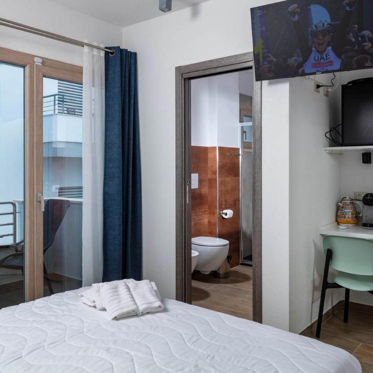 Blue Bay rooms - Camera Matrimoniale Deluxe con Vista Mare Laterale - 6