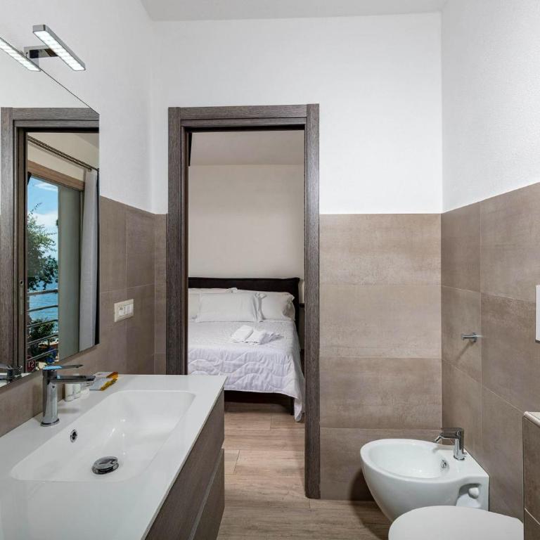 Blue Bay rooms - Camera Matrimoniale con Balcone e Vista Mare - 4