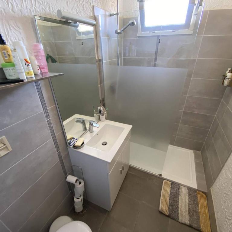 Appartement avec balcon, proche commerces et plages - FR-1-100-309 - Appartement - 13