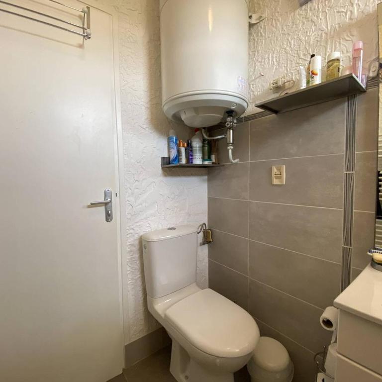 Appartement avec balcon, proche commerces et plages - FR-1-100-309 - Appartement - 14