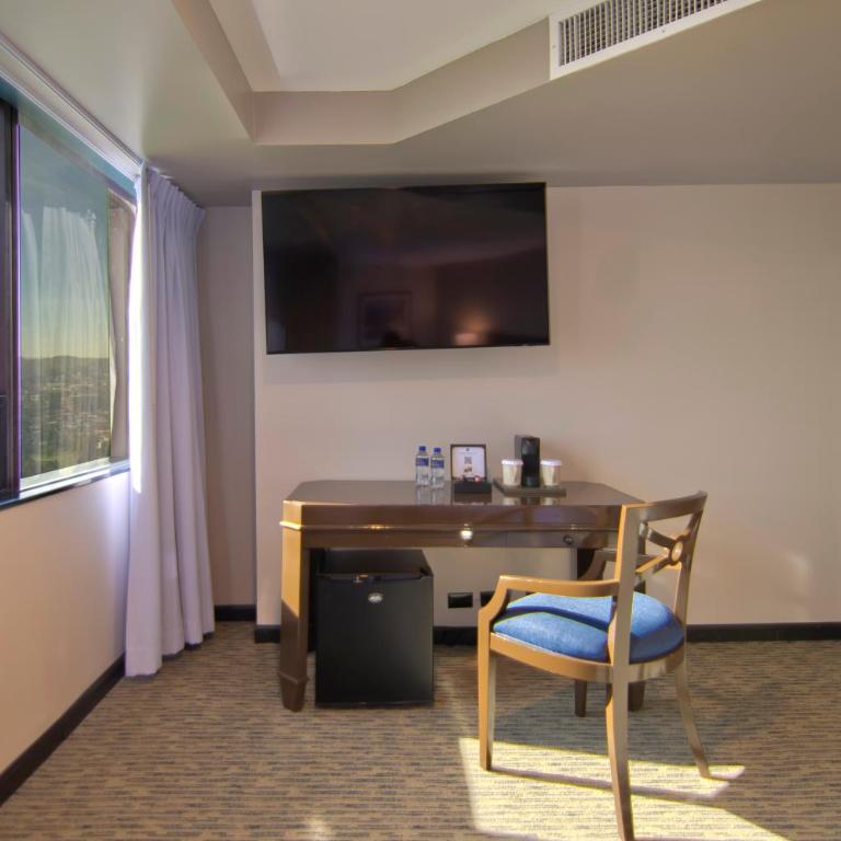 Grand Hotel Tijuana - Deluxe King Room - 3
