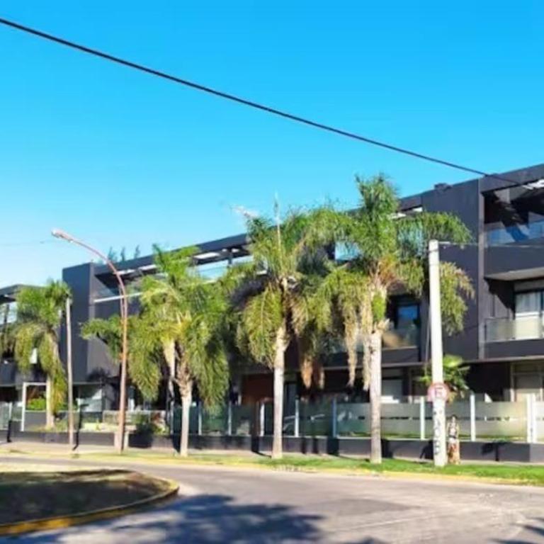 Moderno Depto 2 dormitorios frente al lago Pileta asador garage - Apartamento de 2 dormitorios - 1